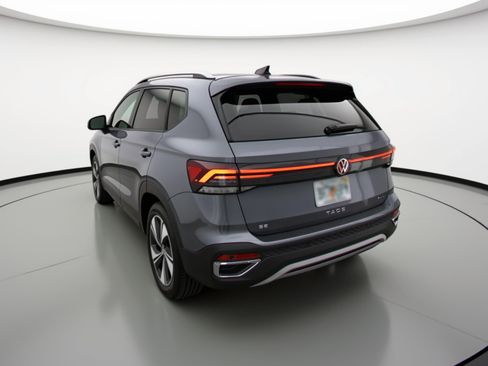 Used 2025 Volkswagen Taos SE image 6