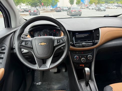 Used 2019 Chevrolet Trax LT FWD image 17