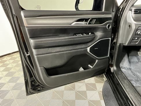 Used 2025 Jeep Wagoneer Series II w/ Premium Group I image 19