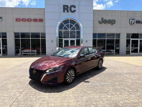 Used 2025 Nissan Altima 2.5 SV FWD image 4