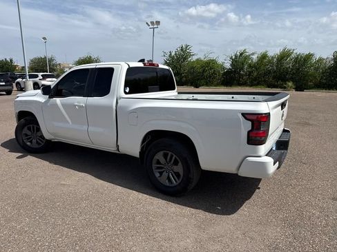 Used 2025 Nissan Frontier SV RWD image 5
