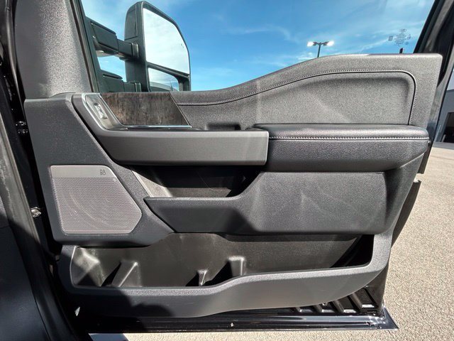Used 2026 Ford F350 Lariat w/ Black Appearance Package AWD/4WD image 39