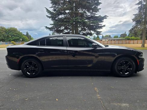 Used 2019 Dodge Charger SXT RWD image 7
