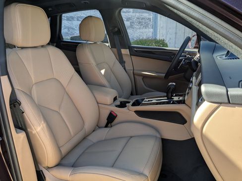 New 2026 Porsche Macan image 26