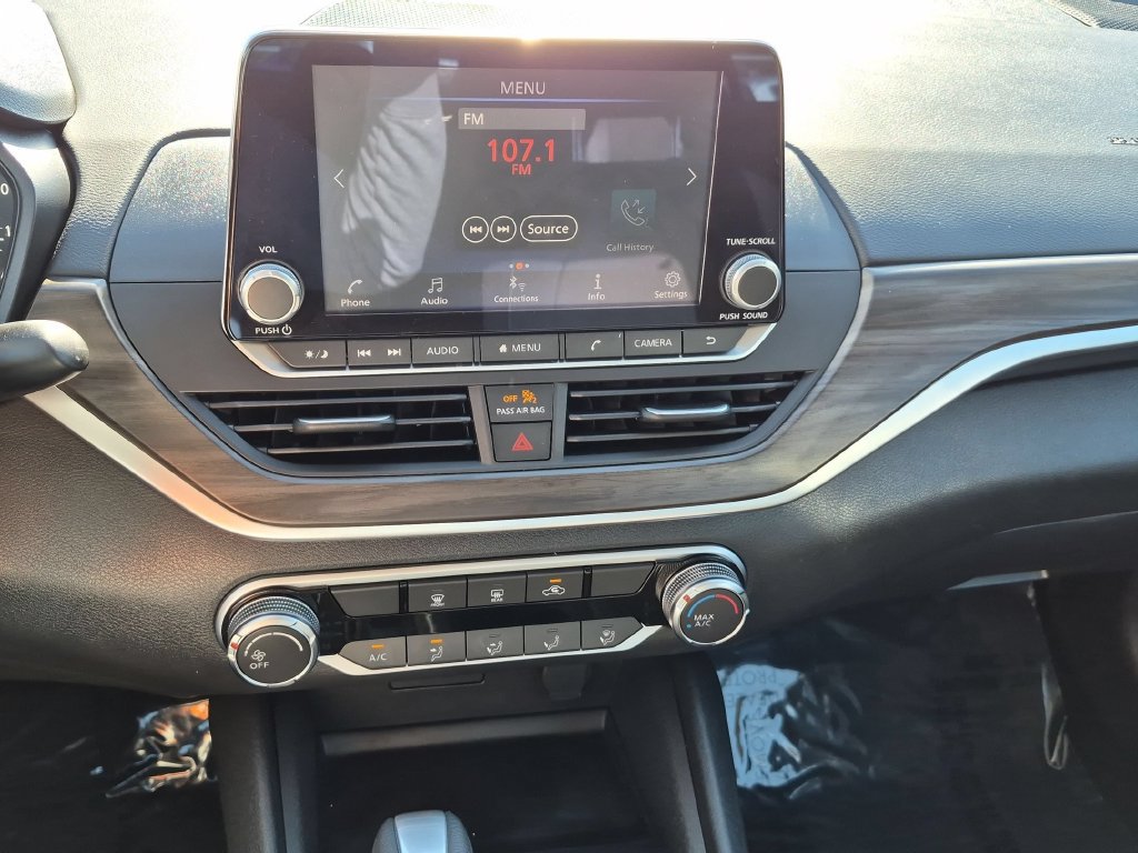 Used 2025 Nissan Altima 2.5 SV FWD image 16