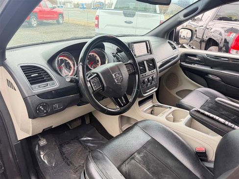Used 2018 Dodge Grand Caravan SXT FWD image 13