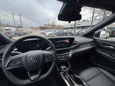 Used 2025 Buick Envista Sport Touring image 33