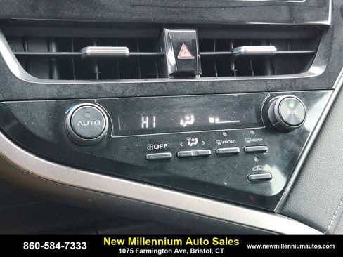 Used 2021 Toyota Camry SE image 21