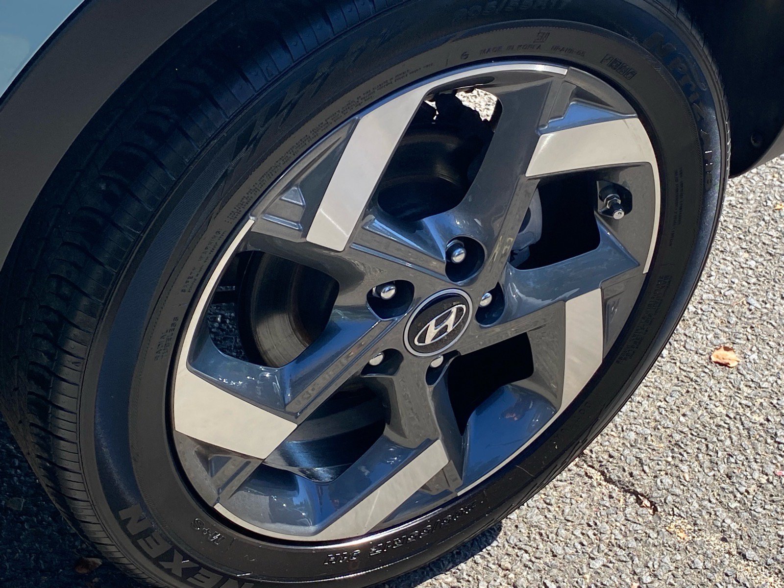 Used 2025 Hyundai Venue SEL FWD image 21