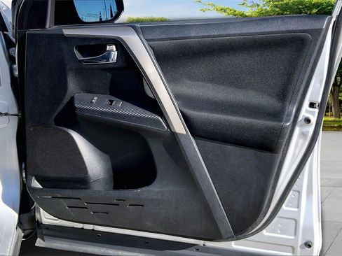 Used 2015 Toyota RAV4 XLE image 27