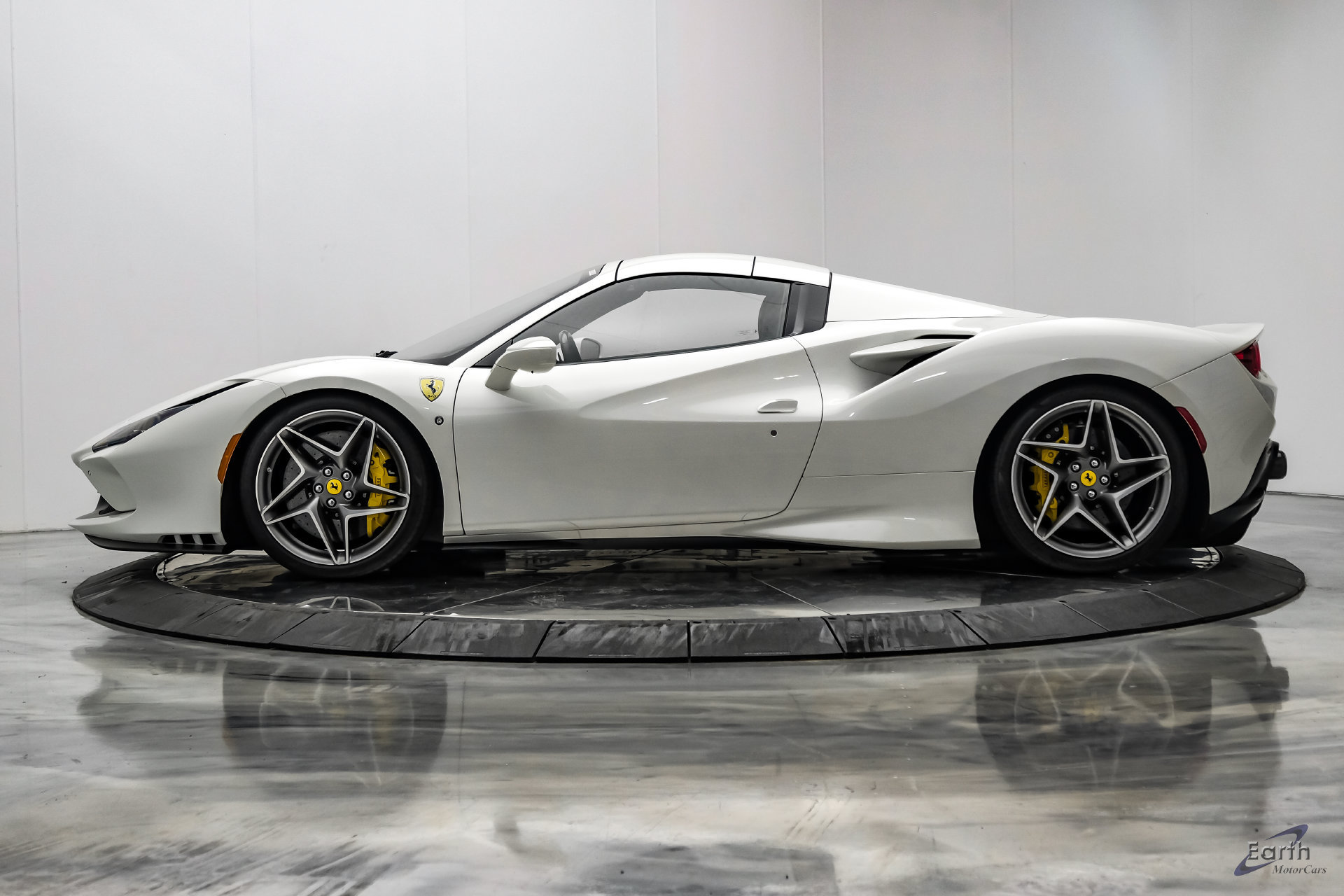 Used 2022 Ferrari F8 Tributo RWD image 10