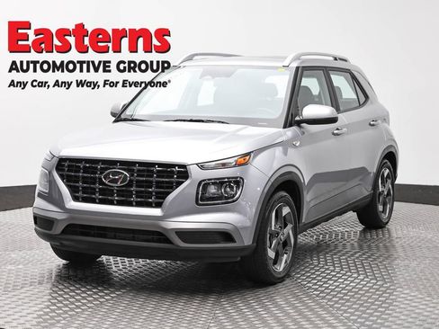 Used 2025 Hyundai Venue SEL FWD image 1