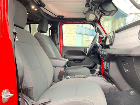 Used 2025 Jeep Wrangler Sport S image 35