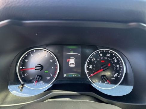 Used 2021 Toyota RAV4 XLE Premium image 16