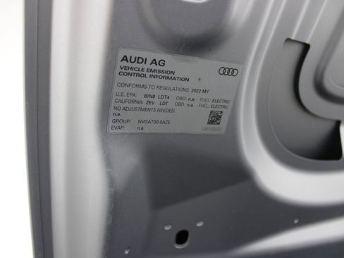 Used 2022 Audi e-tron Prestige w/ Prestige Package image 42