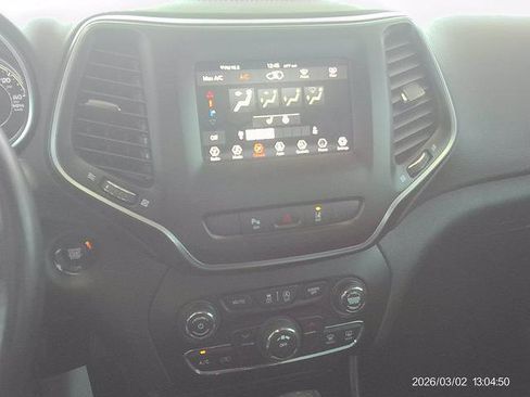 Used 2021 Jeep Cherokee Latitude Plus AWD/4WD image 12