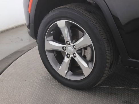 Used 2022 Jeep Grand Cherokee L Limited image 13