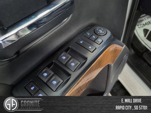 Used 2018 Chevrolet Silverado 1500 LTZ AWD/4WD image 12