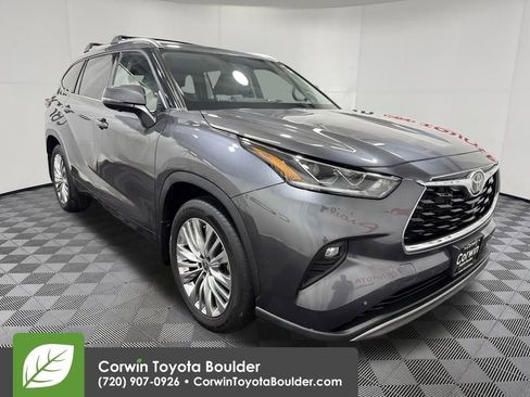 Used 2023 Toyota Highlander Platinum AWD/4WD image 1