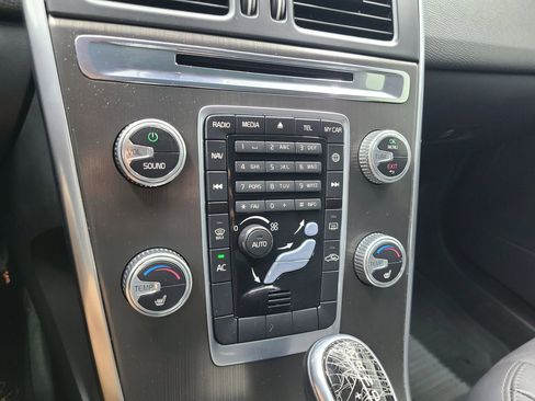 Used 2016 Volvo XC60 T5 Premier image 34