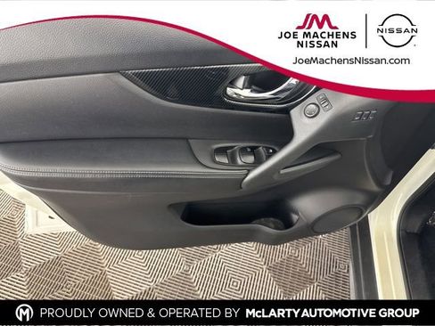 Used 2017 Nissan Rogue SL image 18