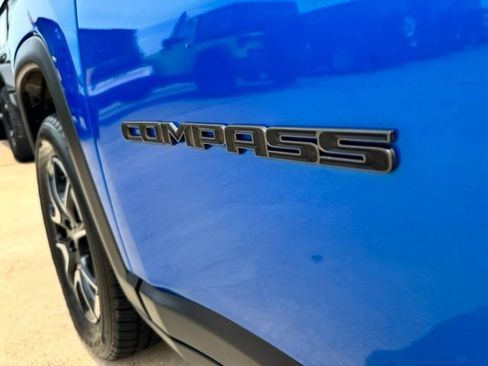 Used 2025 Jeep Compass Trailhawk AWD/4WD image 15