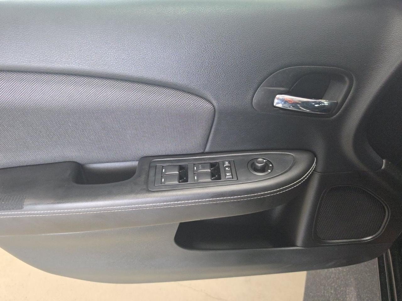 Used 2013 Dodge Avenger SXT FWD image 9