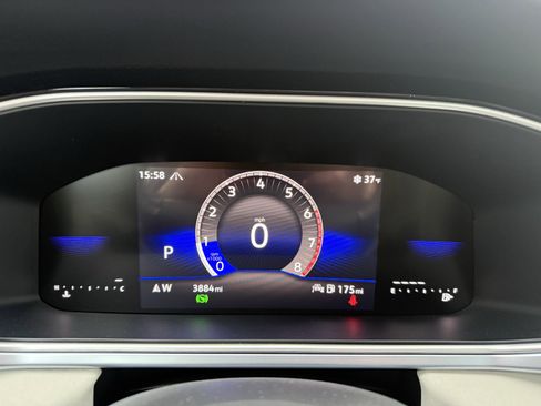 Used 2025 Volkswagen Taos SE image 15