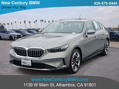 Used 2024 BMW 530i w/ Convenience Package image 1