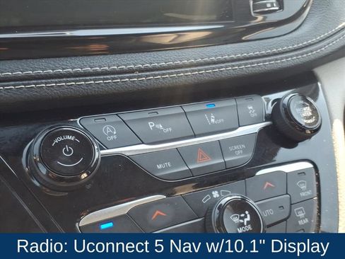 Used 2023 Chrysler Pacifica Limited FWD image 5