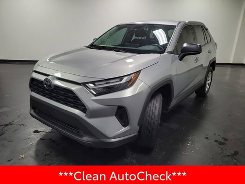 Used 2024 Toyota RAV4 LE AWD/4WD image 4