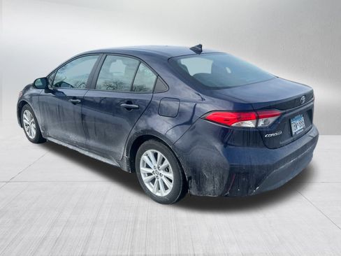 Used 2024 Toyota Corolla LE w/ LE Convenience Package image 5