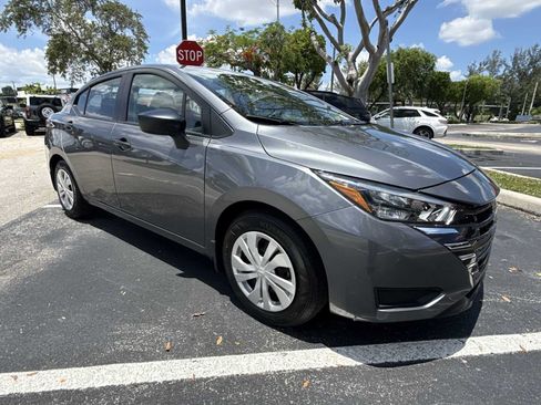 Used 2025 Nissan Versa S w/ Trunk Package FWD image 2