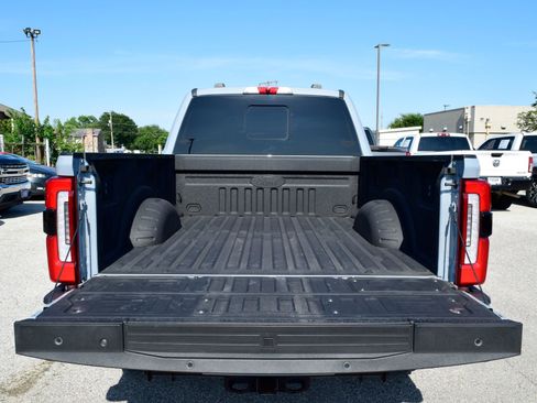 Used 2024 Ford F250 Platinum w/ FX4 Off-Road Package AWD/4WD image 5