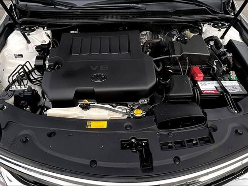 Used 2015 Toyota Avalon XLE image 12