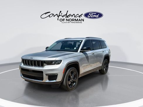 Used 2023 Jeep Grand Cherokee L Limited RWD image 3
