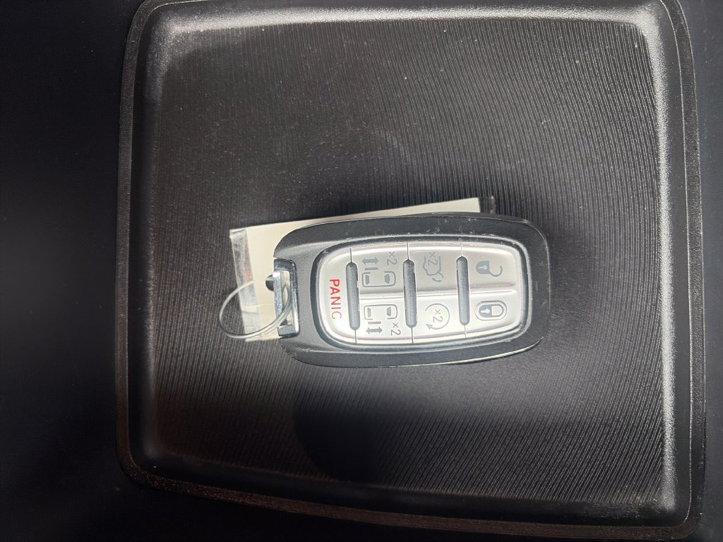 Used 2025 Chrysler Pacifica Select FWD image 28