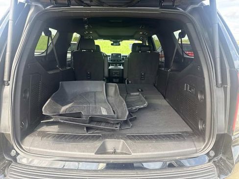 Used 2023 Chevrolet Suburban LT w/ Luxury Package RWD image 12