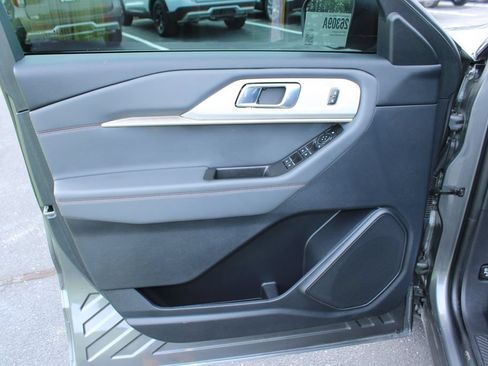 Used 2025 Ford Explorer Active w/ Active Comfort Package AWD/4WD image 36