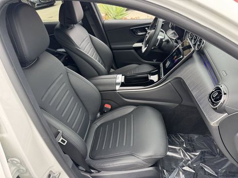 Used 2025 Mercedes-Benz GLC 300 4MATIC image 6