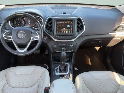 Used 2017 Jeep Cherokee Overland w/ Technology Group FWD image 13