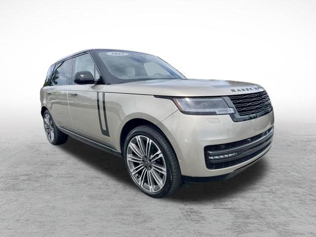 Used 2025 Land Rover Range Rover Long Wheelbase SE AWD/4WD image 3