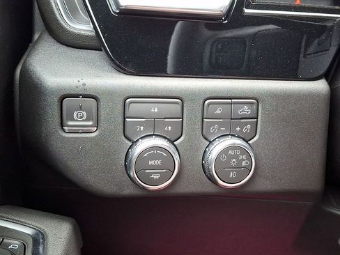 New 2026 GMC Sierra 2500 SLE w/ SLE Value Package; AWD/4WD image 15