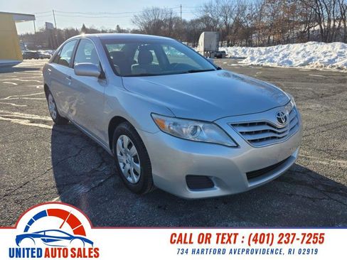 Used 2011 Toyota Camry LE image 7