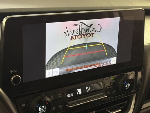 Used 2025 Toyota Grand Highlander AWD image 16