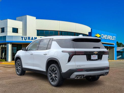 New 2026 Chevrolet Traverse LT w/ Sun and Wheel Package FWD image 3