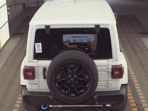Used 2023 Jeep Wrangler Unlimited Sahara w/ Cold Weather Group AWD/4WD image 6