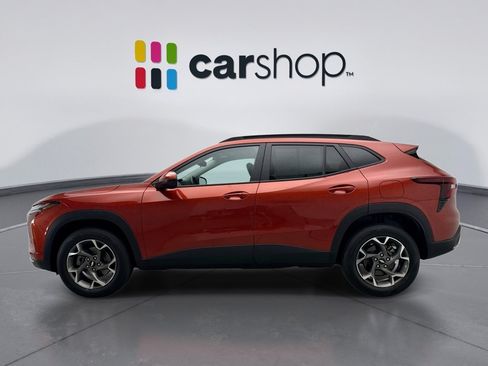 Used 2024 Chevrolet Trax LT w/ Driver Confidence Package FWD image 2