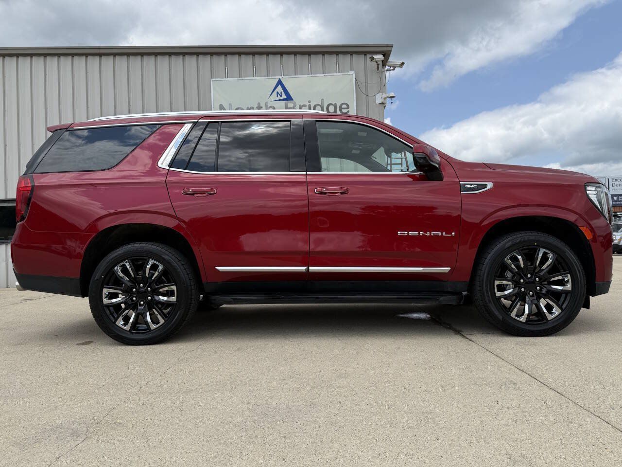 Used 2023 GMC Yukon Denali AWD/4WD image 32