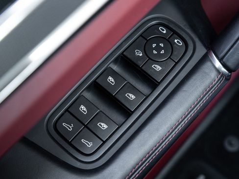 Certified 2023 Porsche Cayenne Platinum Edition image 19